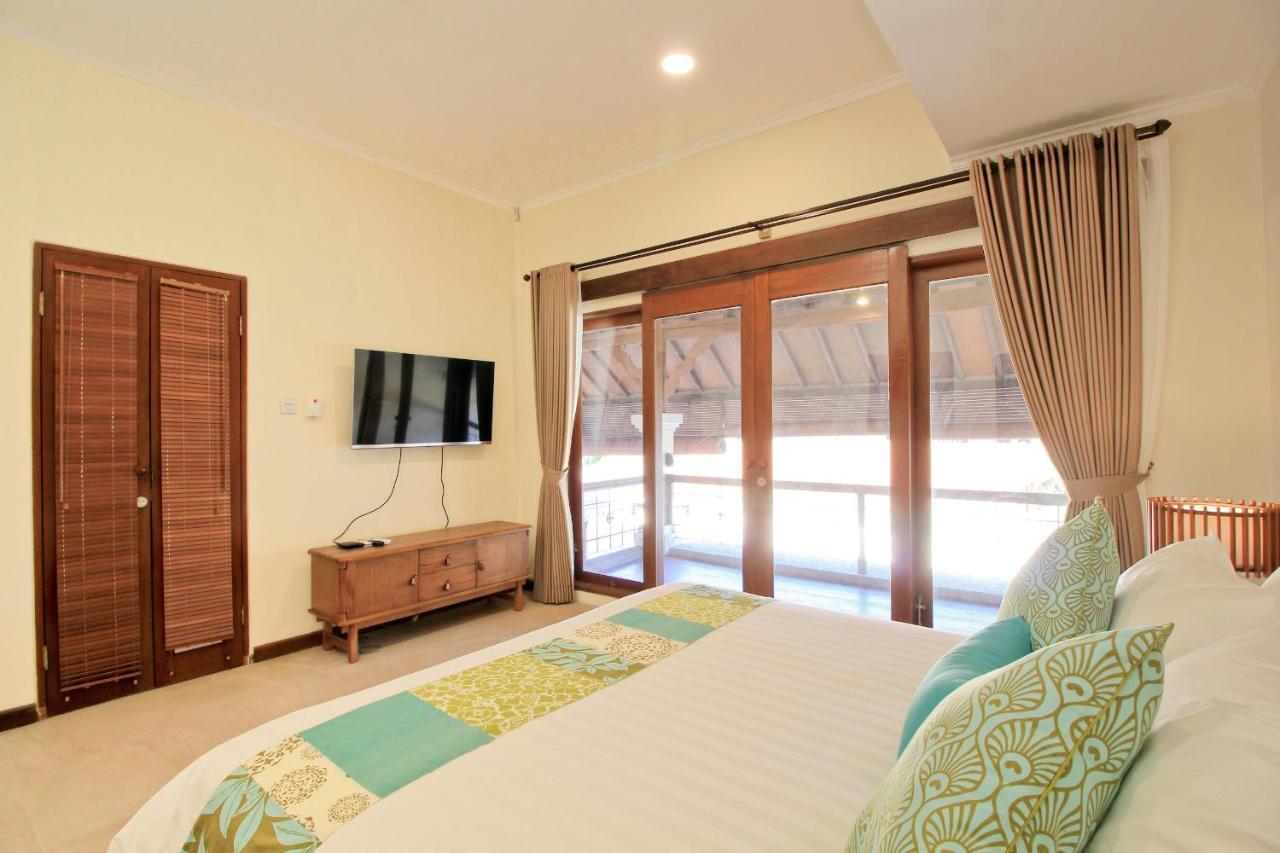 Uma Lima Villa Batu Belig - Close To The Beach Canggu Esterno foto